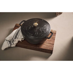 5 qt, Essential French Oven with Horse Lid, black matte